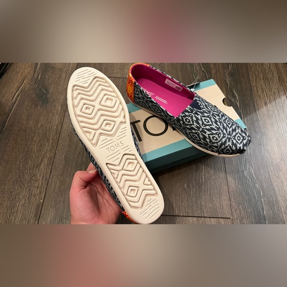 Brand New!! Toms Alpargata size US 7 | Euro 37.5 - Picture 4 of 4